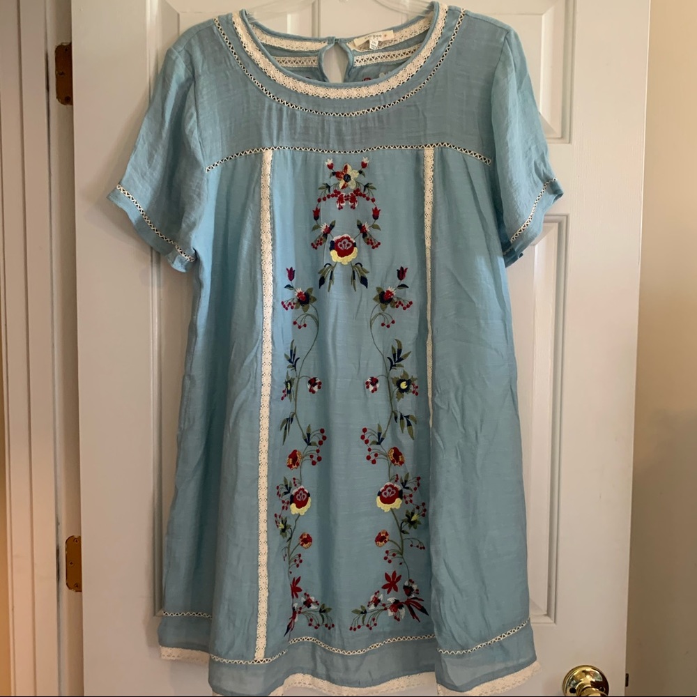 Embroidered shift dress